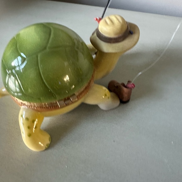 Bradford exchange heart and sole gone fishin turtle music trinket box - Picture 6 of 13